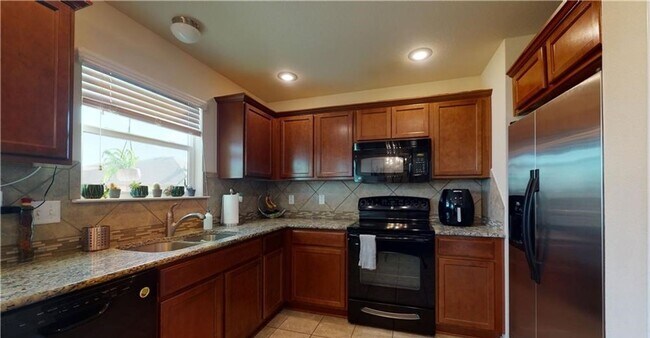 Building Photo - 4 bedroom located in Yowell Ranch!