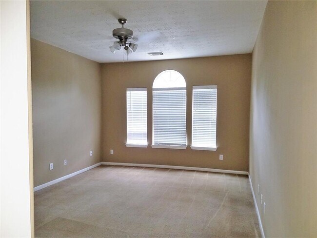 Foto del edificio - 815 Forest Bark Ln