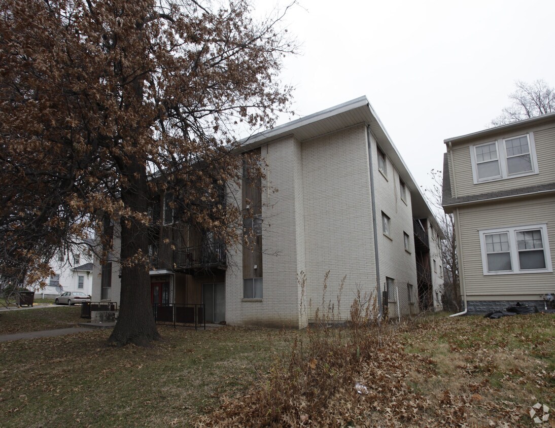 Building Photo - 300 South 26th Street