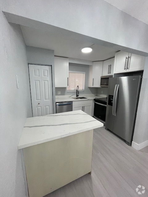 Building Photo - 6900 SW 39th St