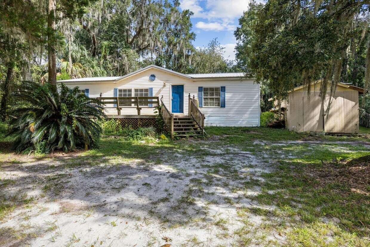 Foto principal - Spacious 3/2 Home on Nearly an Acre in Fer...