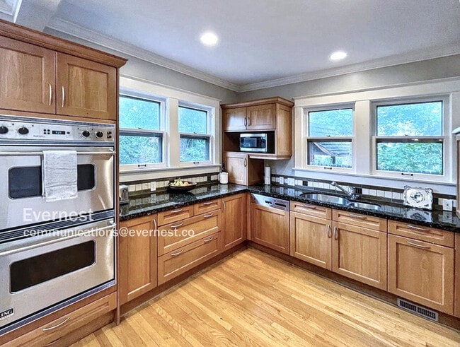 Building Photo - 983 S Gilpin St