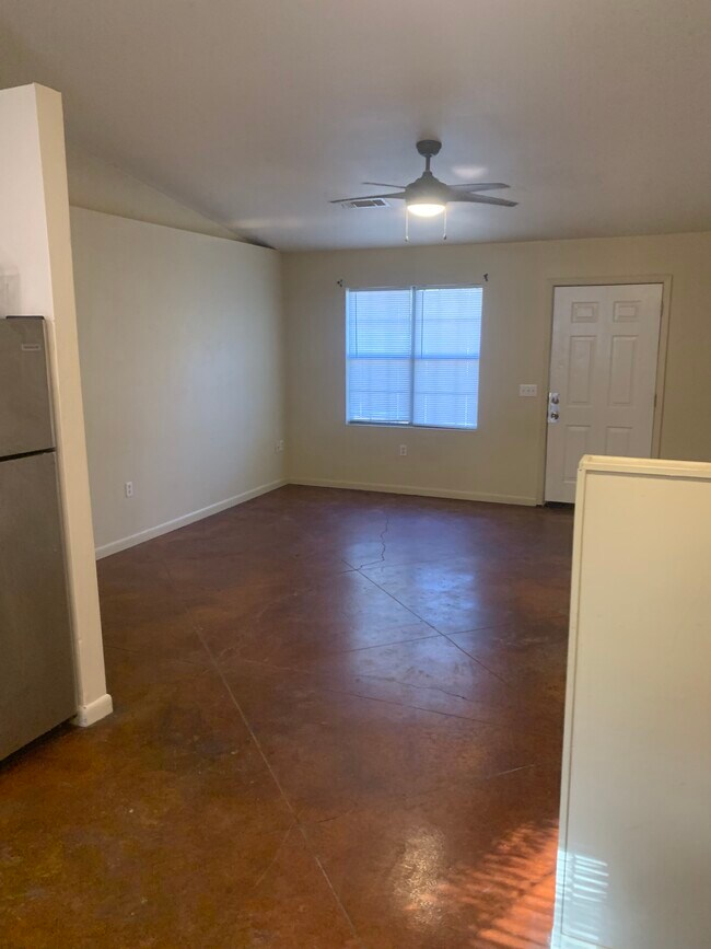 Foto del edificio - 238 Rock Creek Rd