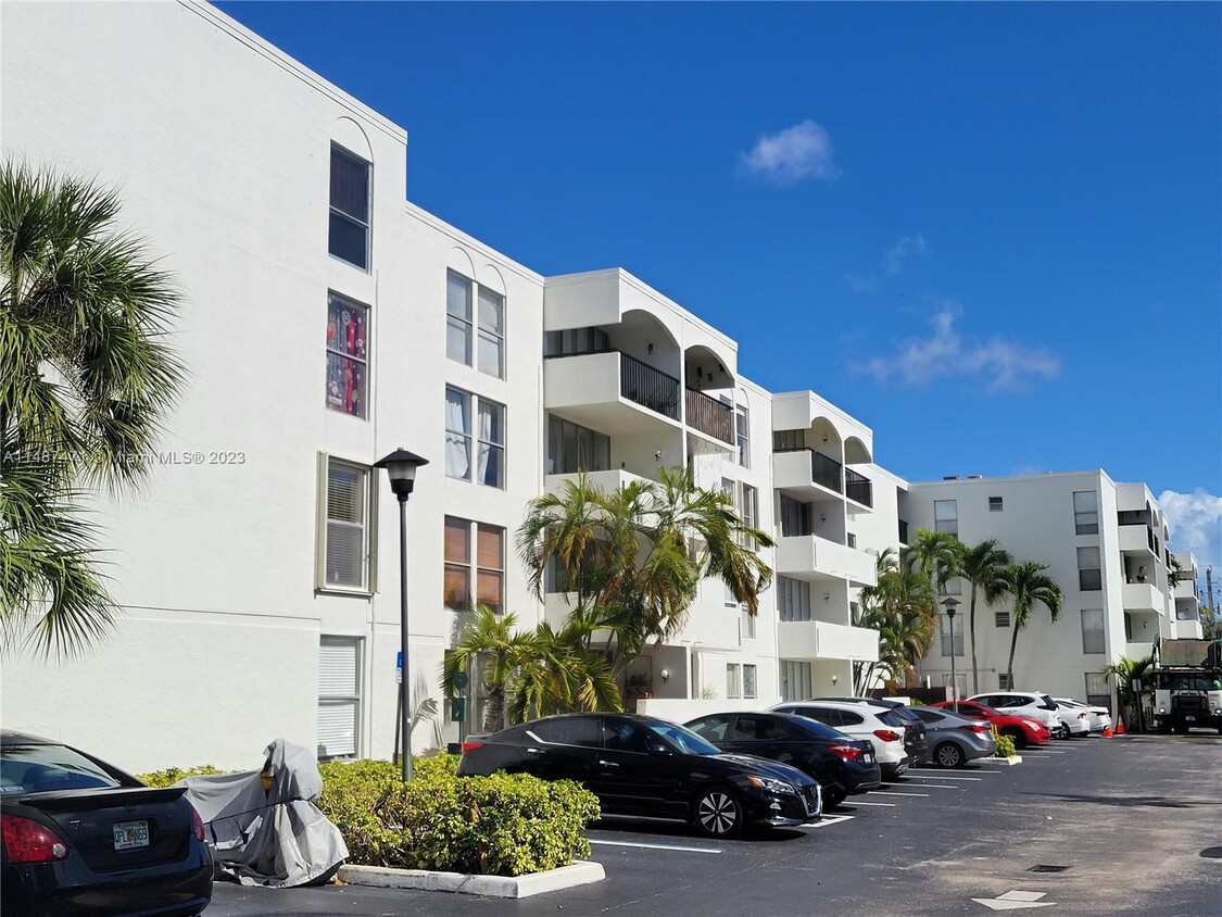 Primary Photo - 2150 SW 16th Ave