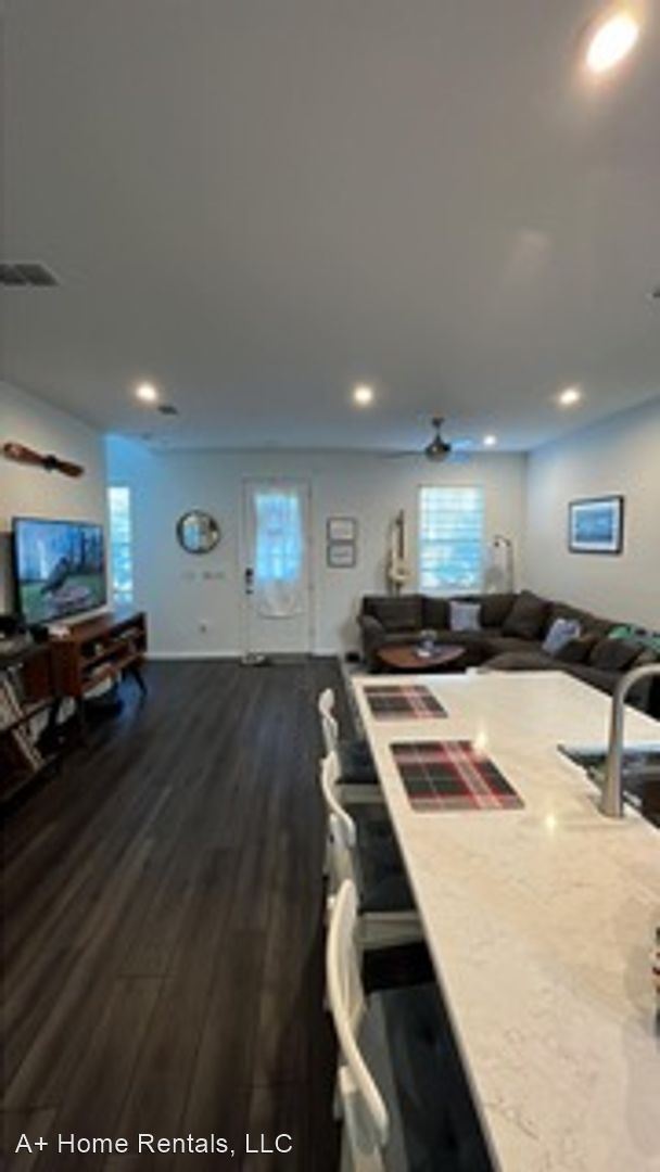 Foto del edificio - 3 br, 2.5 bath House - 2129 Celebration Blvd.