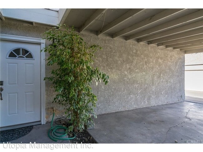 Building Photo - 4 br, 2.5 bath House - 44547 La Paz Rd.