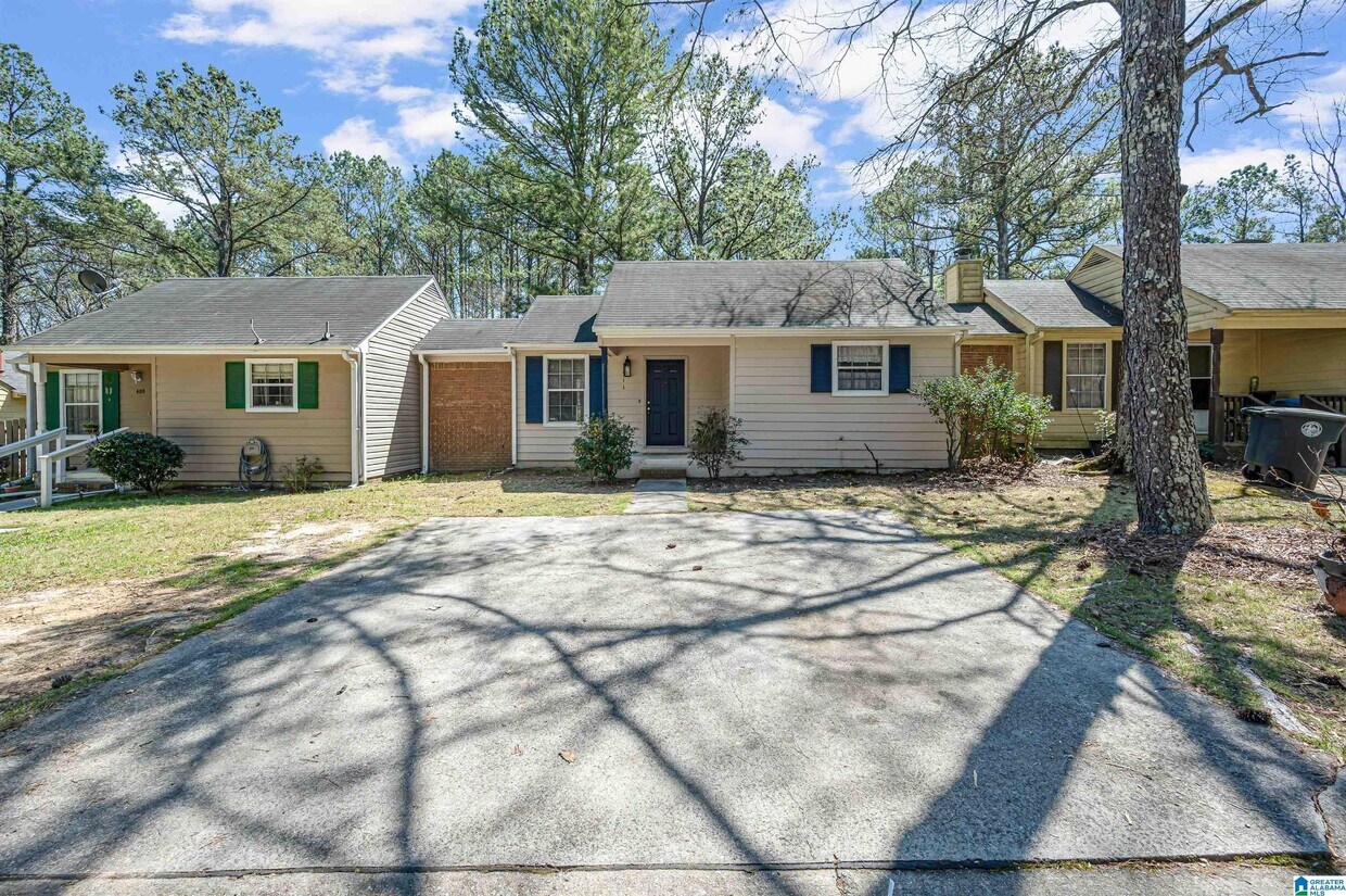 Primary Photo - 411 Valley Crest Dr