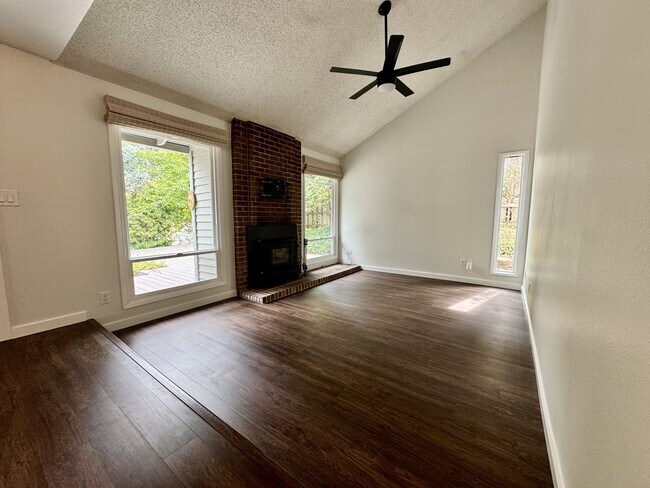 Foto del edificio - 6155 SW Heights Ln