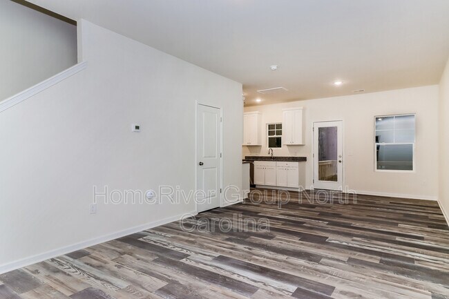 Foto del edificio - 103 Higgins Ct