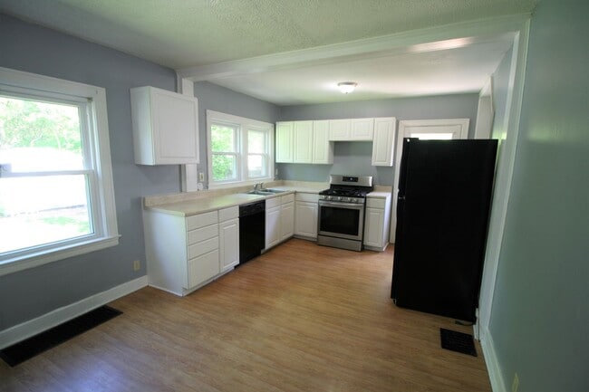 Building Photo - Pensacola Park located close to UK and Sou...