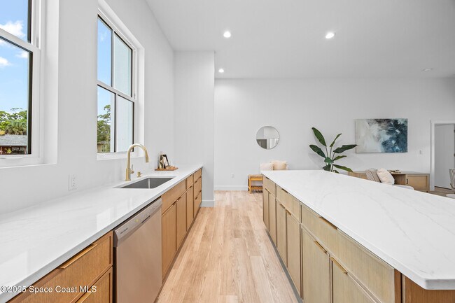 Building Photo - 30 Victoria St