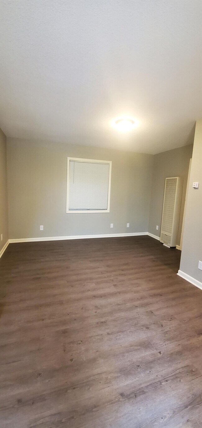 Building Photo - Affordable Modern Townhome for lease!