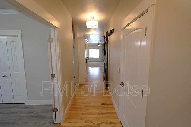 Foto del edificio - 2271 E Powder River St
