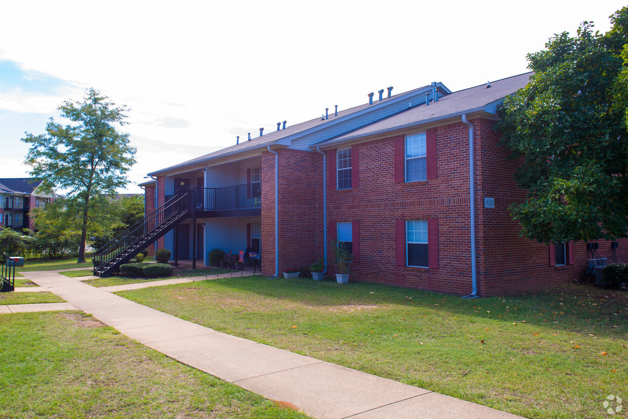 Primary Photo - Dakota Apartments