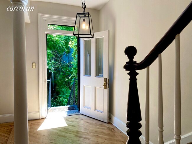 Building Photo - 6 Verandah Pl