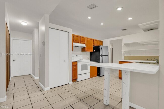 Building Photo - 3 br, 2 bath House - 318 La Mancha Ave