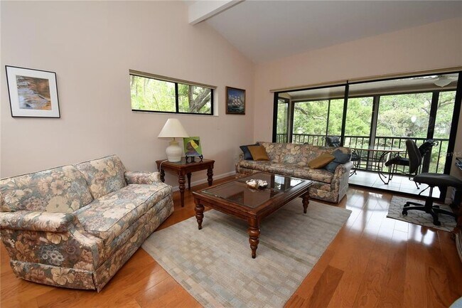 Foto del edificio - 1523 Clower Creek Dr