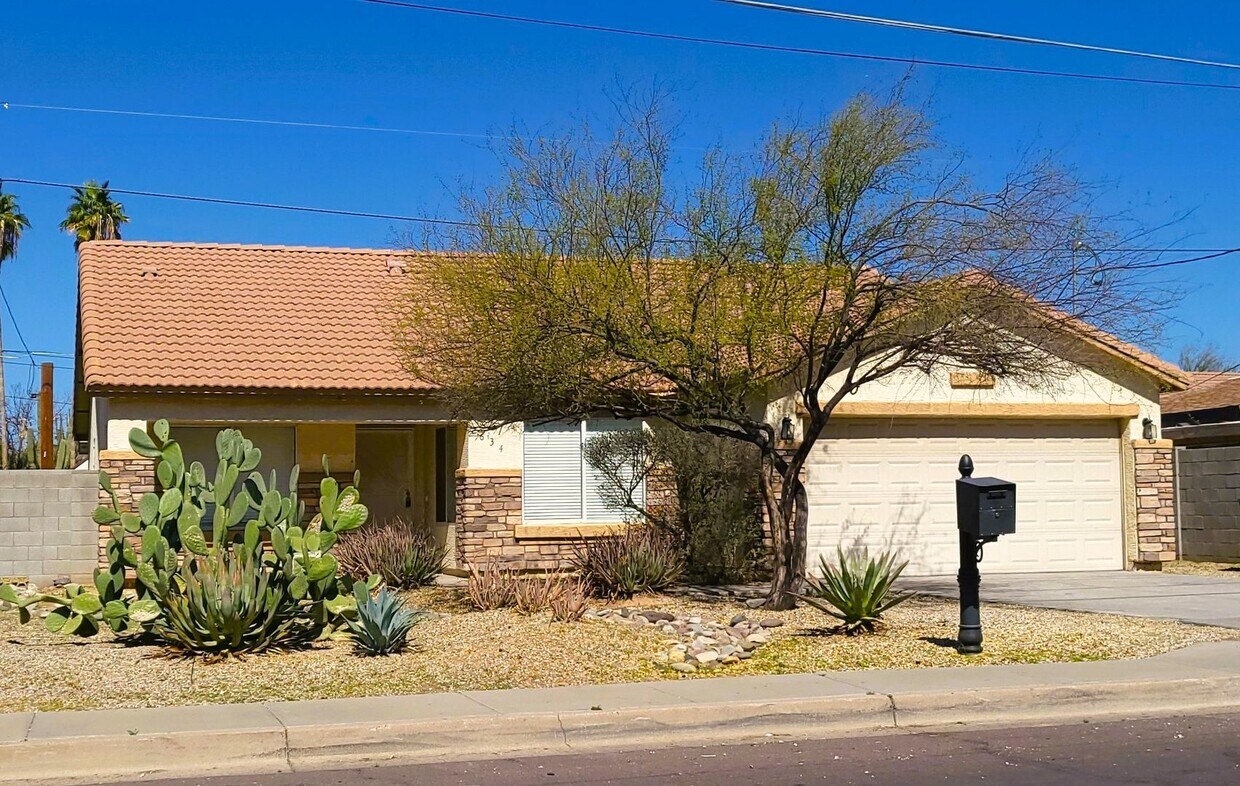 Primary Photo - Spacious 3BR Phx Home for Rent!