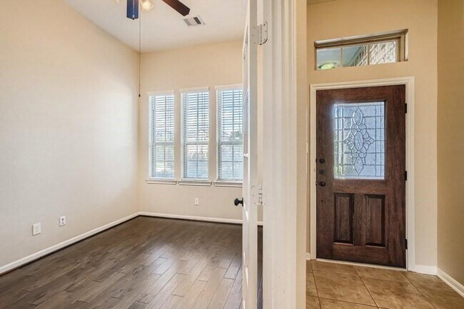 Building Photo - 17106 Upper Ridge Ln