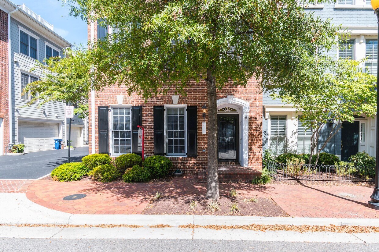 711 Miller Ln, Alexandria, VA 22314 Townhome Rentals in Alexandria VA