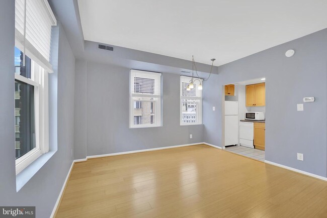 Building Photo - 1133 13th St NW