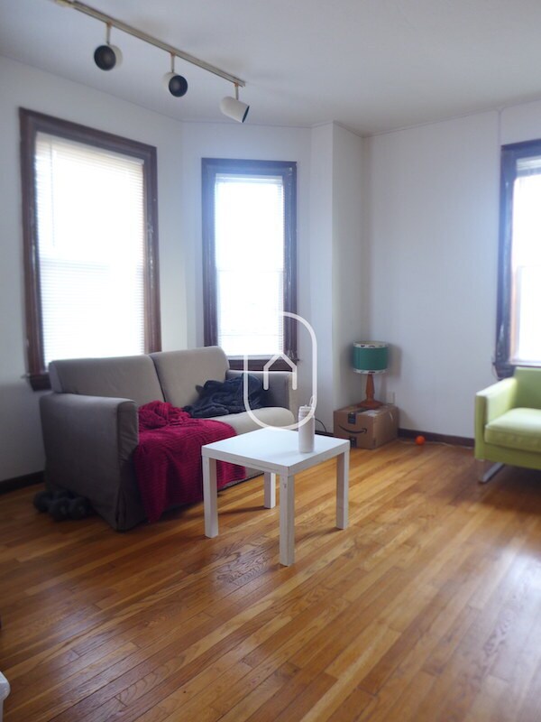 Building Photo - 114 Sheridan St