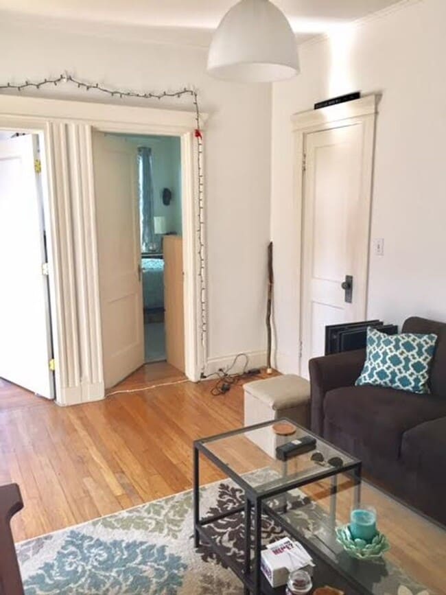 Foto del edificio - Bright & Spacious 3-Bedroom on Newbury Str...