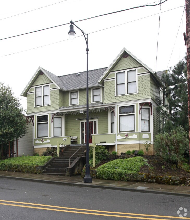 Primary Photo - 914 7th St