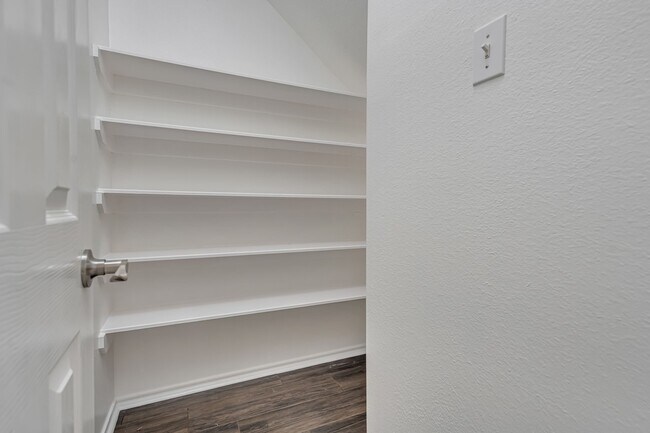 Building Photo - 209 Summerhaze Cir