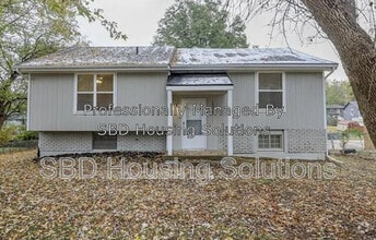 Building Photo - 10325 Smalley Ave