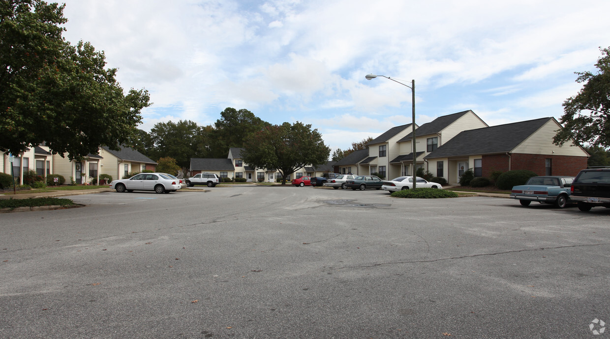 Primary Photo - Twin Oaks Apartments