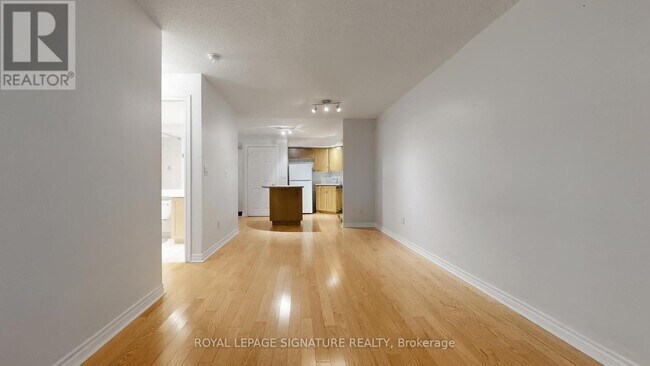 Building Photo - 250 Wellington St W