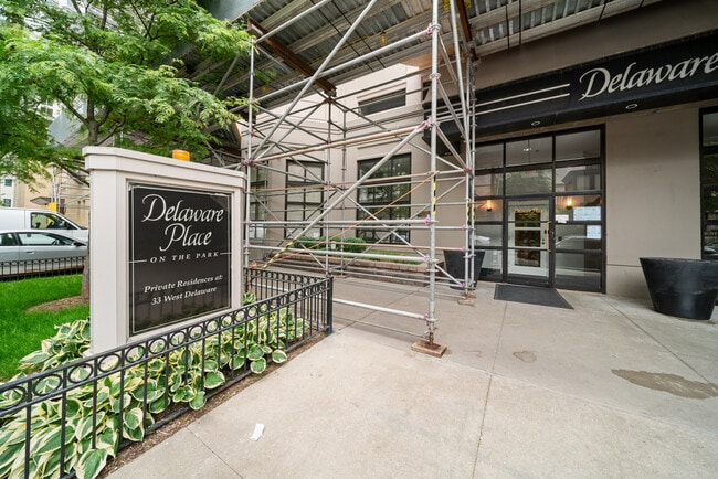Building Photo - 33 W Delaware Pl