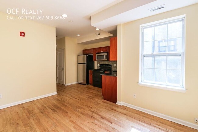 Building Photo - 3 Bed Temple Apartment