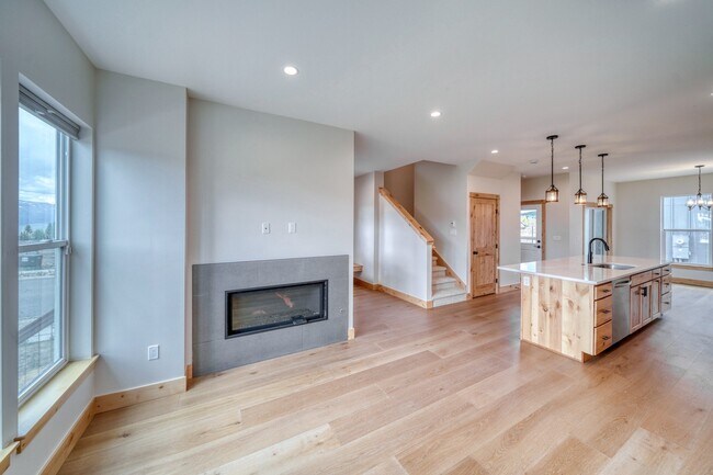 Building Photo - 300 McClary Pk