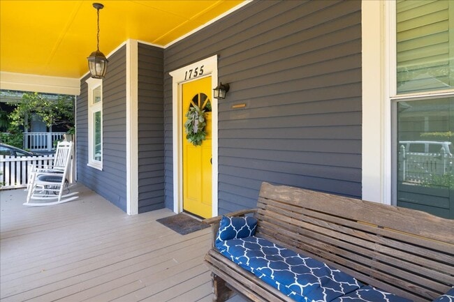 Building Photo - Beautiful 3/2.5 w/ Office Minutes From Airport and Woodward Academy!