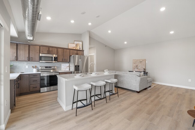 Building Photo - Independence Townhomes