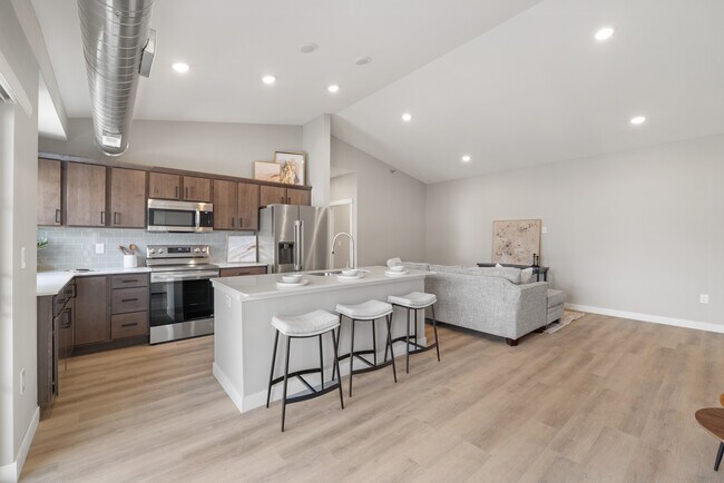 Foto del edificio - Independence Townhomes