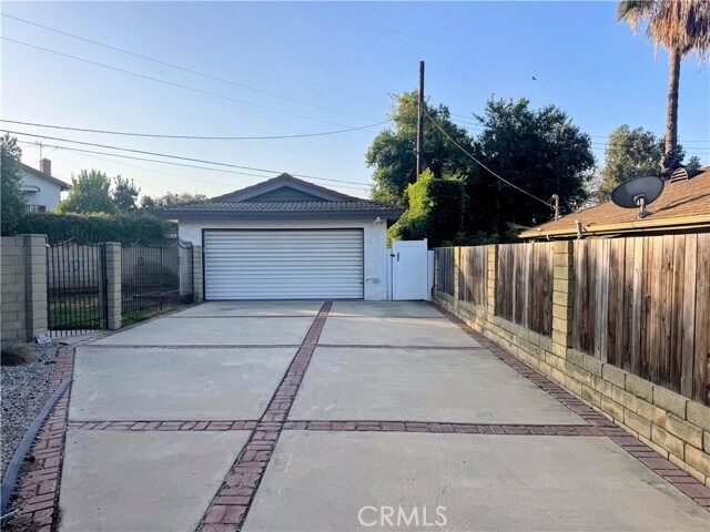 Foto del edificio - 758 E Cypress Ave