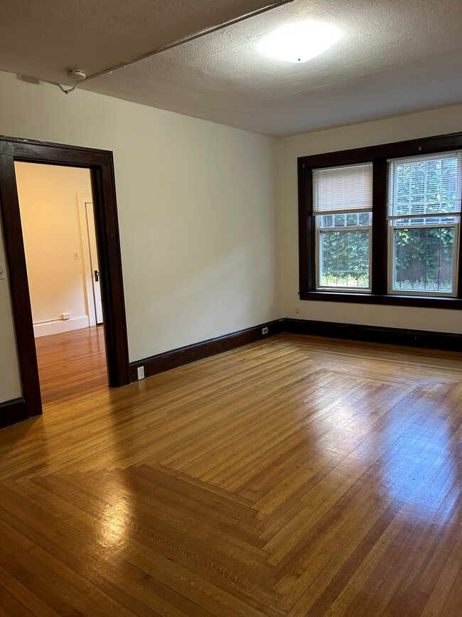 Building Photo - 329 Beech St