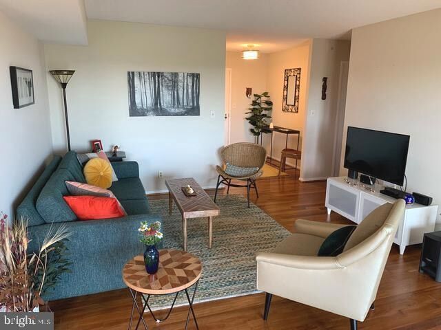 Foto del edificio - 5903 Mt Eagle Dr