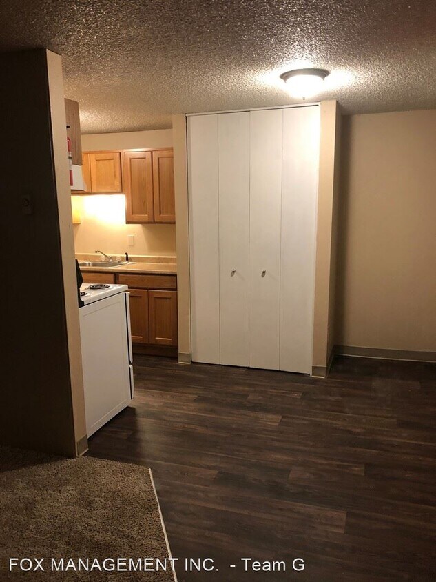 Primary Photo - 527-545 SE 78th Ave