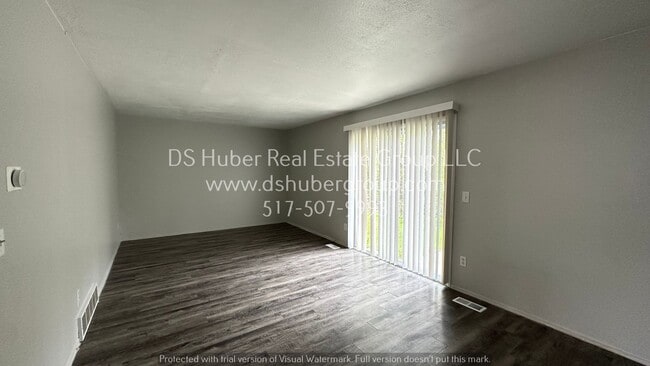 Building Photo - 943 Vincent-