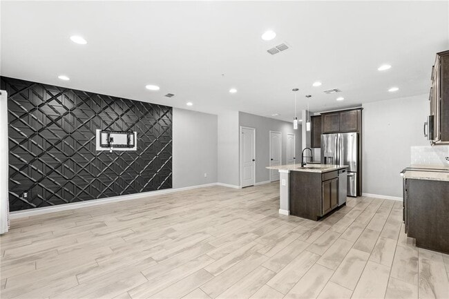 Building Photo - 260 Smugglers Way