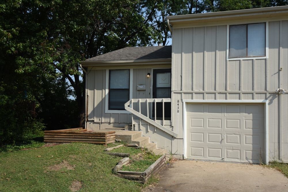 Primary Photo - 8458 Lane Dr