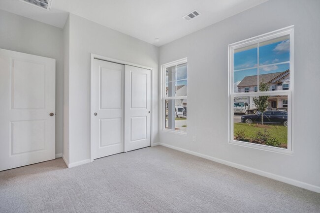 Foto del edificio - 82 Hillcrest Wy