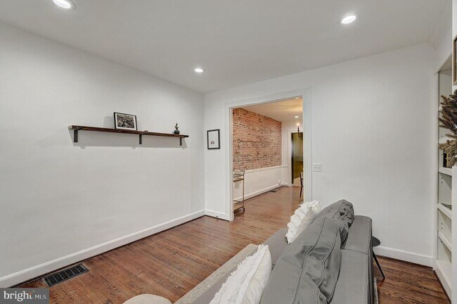 Building Photo - 1450 Riverside Ave