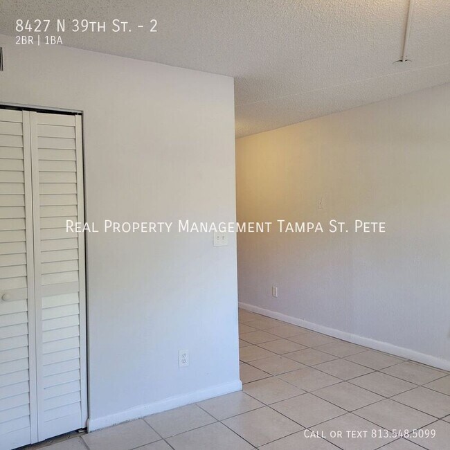 Foto del edificio - 8427 N 39th St