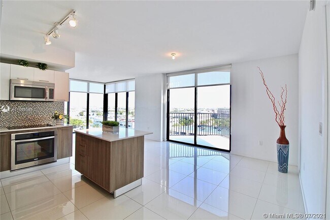 Foto del edificio - 5300 Paseo Blvd