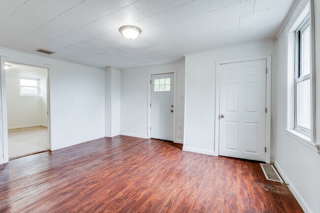 Foto del edificio - Available August 2024 - Spacious 3 Bedroom...